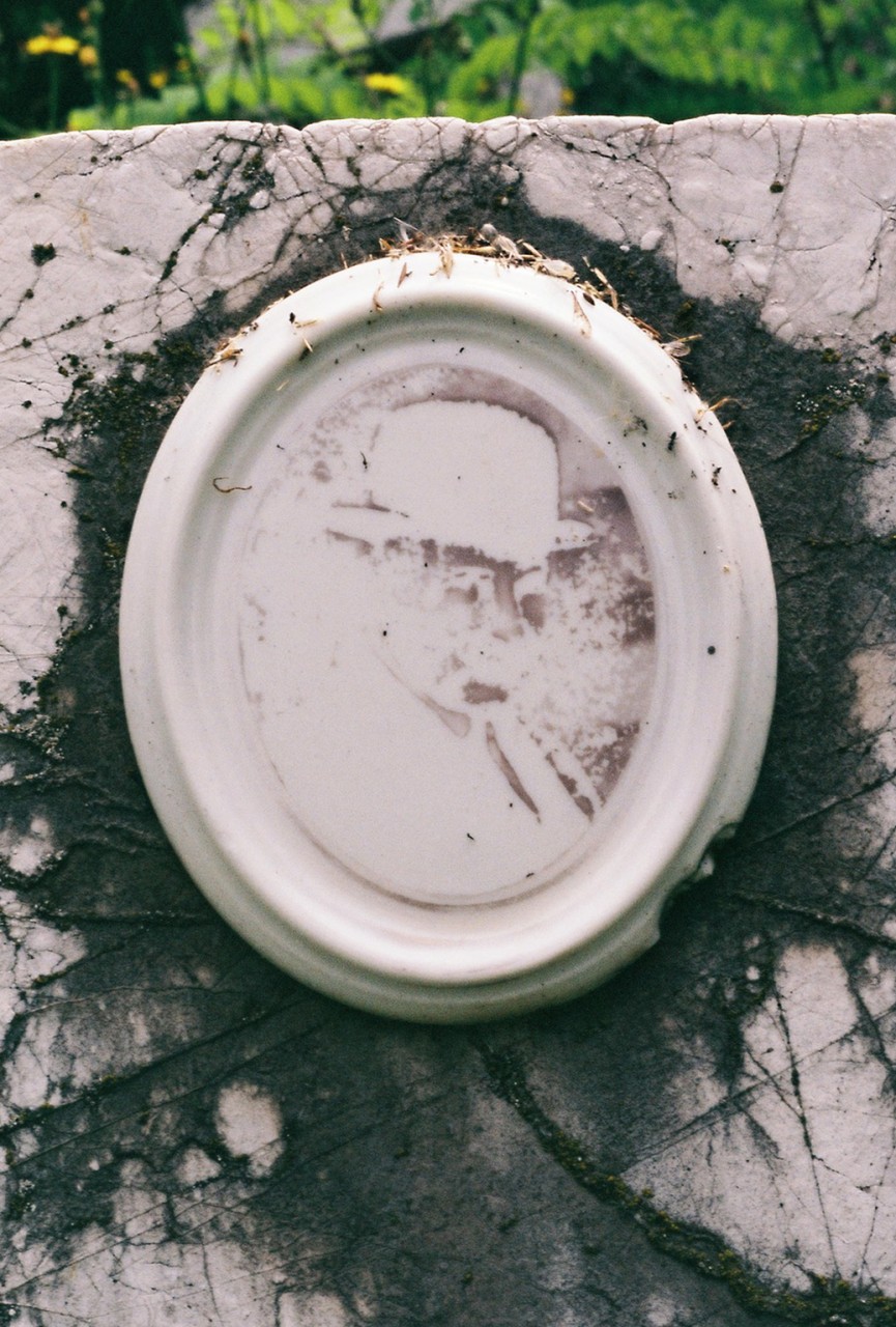 cementery-of-pictures04-865x1280