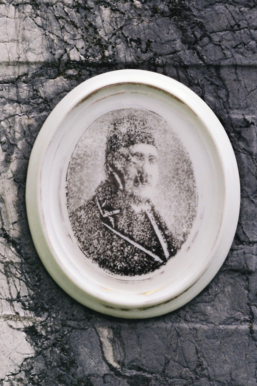 cementery-of-pictures07-853x1280